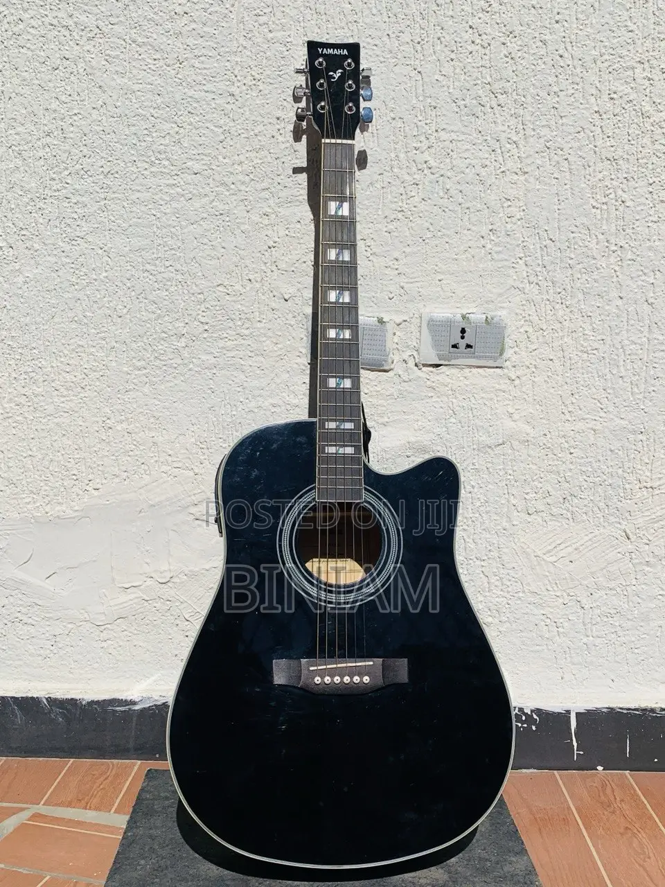 Yamaha Acoustic Box Guitar
