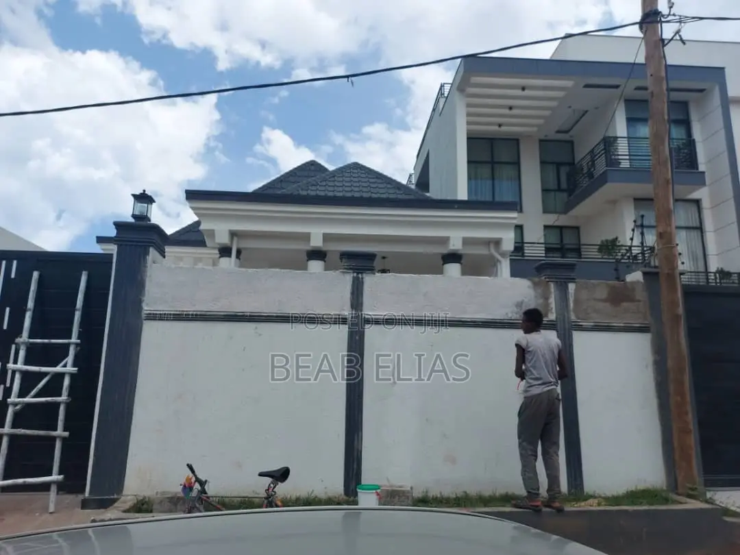 Furnished 4bdrm House in Villa, Bole for sale