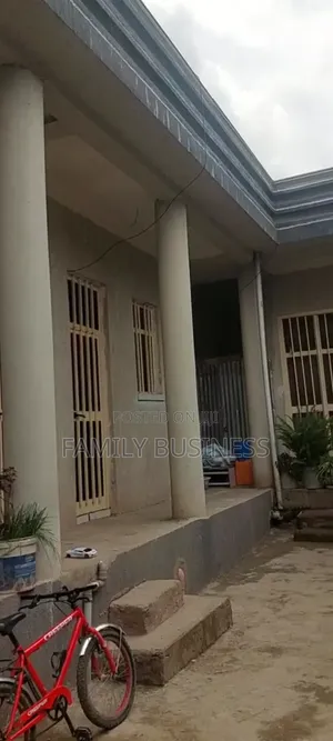 3bdrm House in Akaky Kaliti for sale