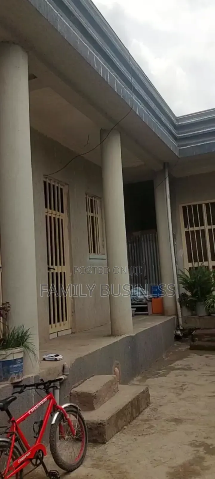 3bdrm House in Akaky Kaliti for sale