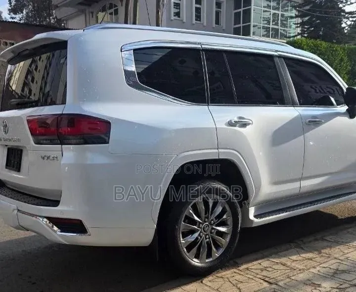 Toyota Land Cruiser 2023 White