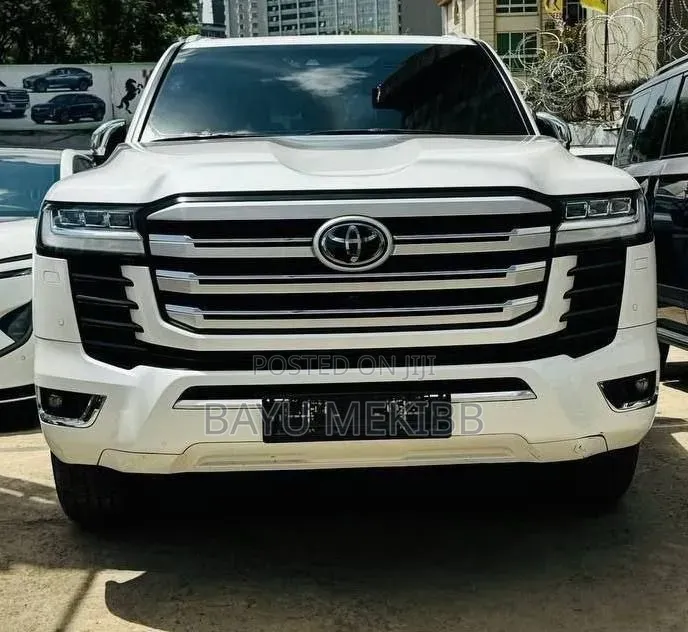 Toyota Land Cruiser 2023 White