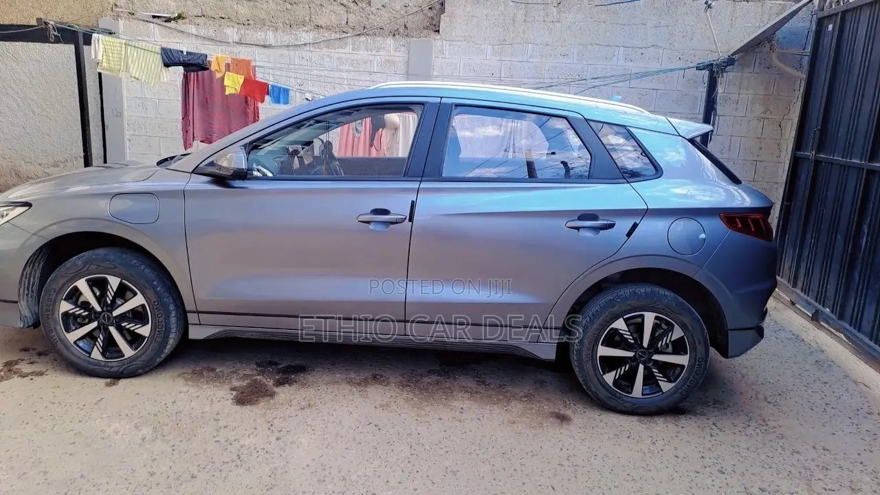 BYD E2 43 kWh 94 hp FWD 2024 Gray