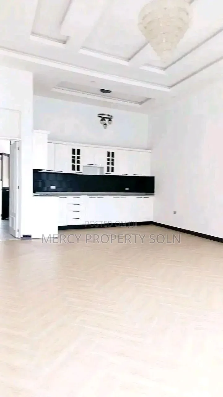 5bdrm Villa in Bole for sale