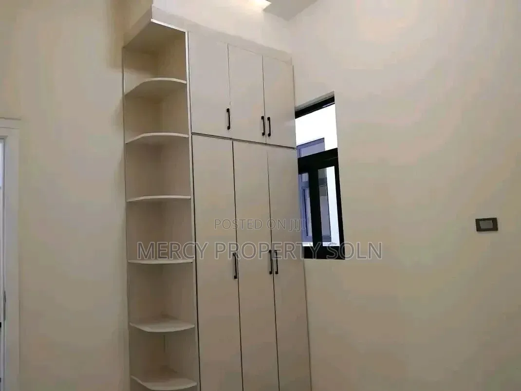 5bdrm Villa in Bole for sale