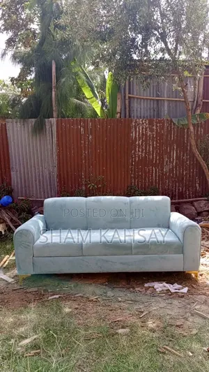 Spacious Sofa Set