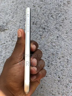 Apple iPhone 11 64 GB White