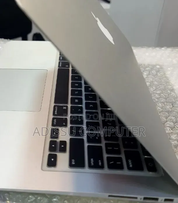 New Laptop Apple MacBook Pro 2017 8GB Intel Core i5 SSD 128GB