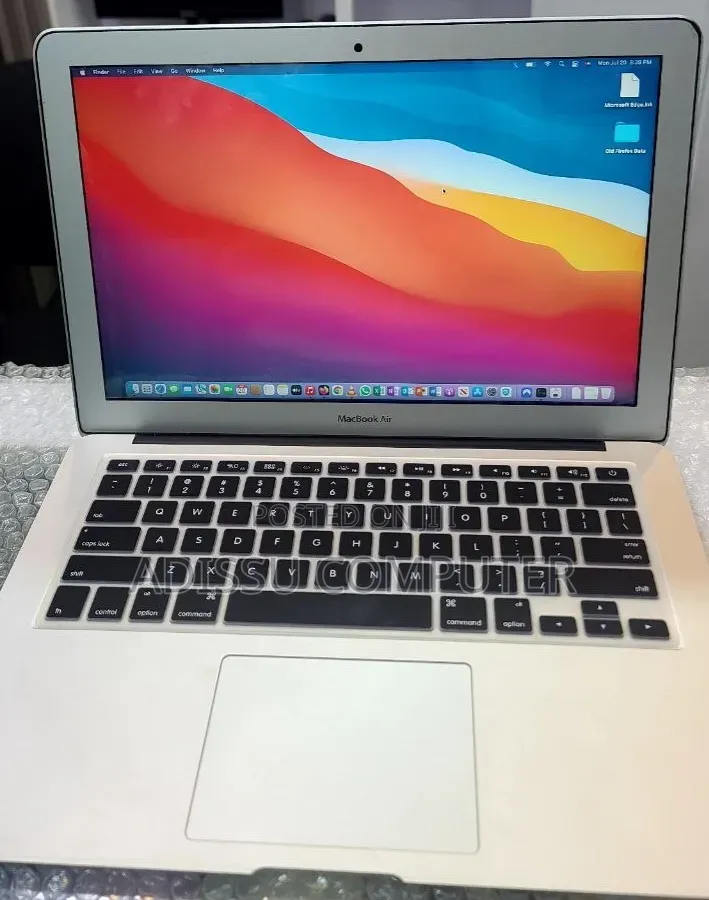 New Laptop Apple MacBook Pro 2017 8GB Intel Core i5 SSD 128GB