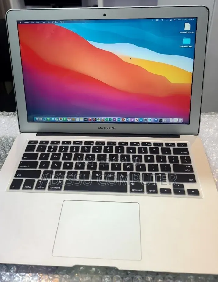 New Laptop Apple MacBook Pro 2017 8GB Intel Core i5 SSD 128GB