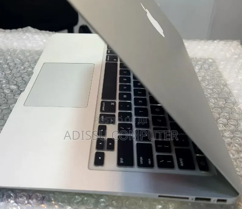 New Laptop Apple MacBook Pro 2017 8GB Intel Core i5 SSD 128GB