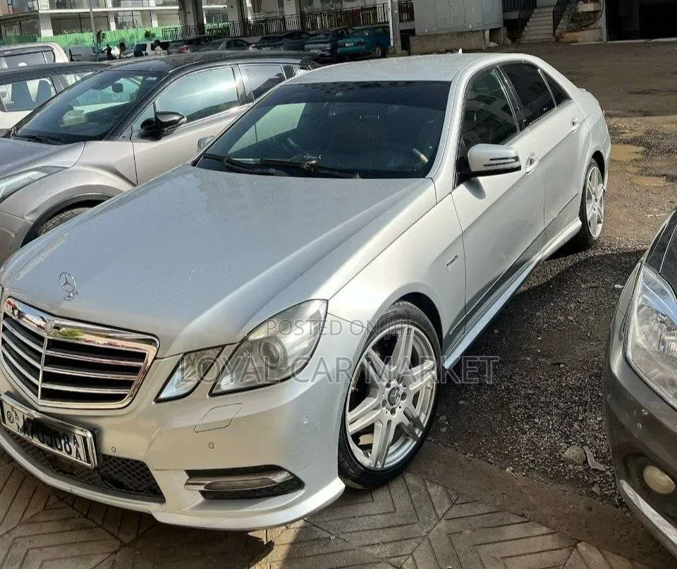 Mercedes-Benz E200 2014 Silver