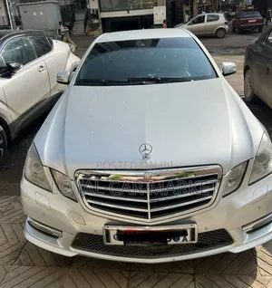 Mercedes-Benz E200 2014 Silver