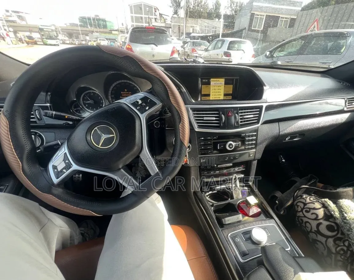 Mercedes-Benz E200 2014 Silver