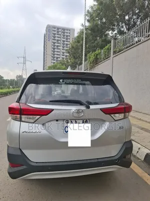 Toyota Rush 2022 Silver