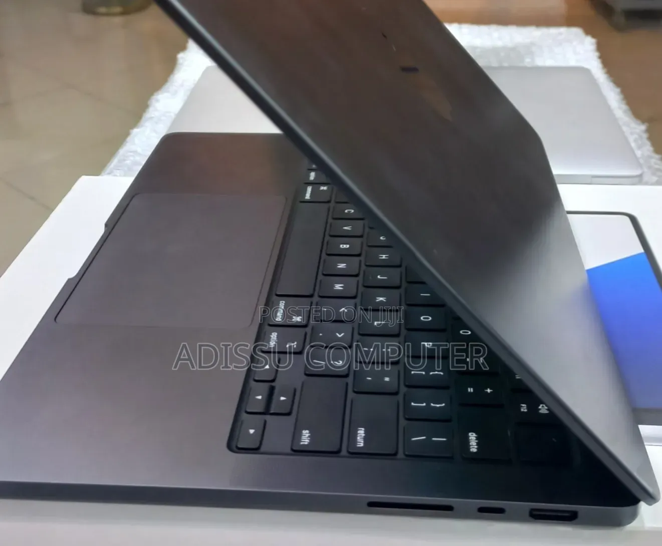 New Laptop Apple MacBook Pro 2019 16GB Apple M5 SSD 512GB