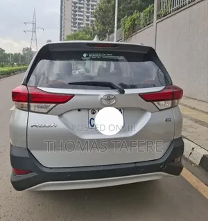 Toyota Rush 2022 Silver