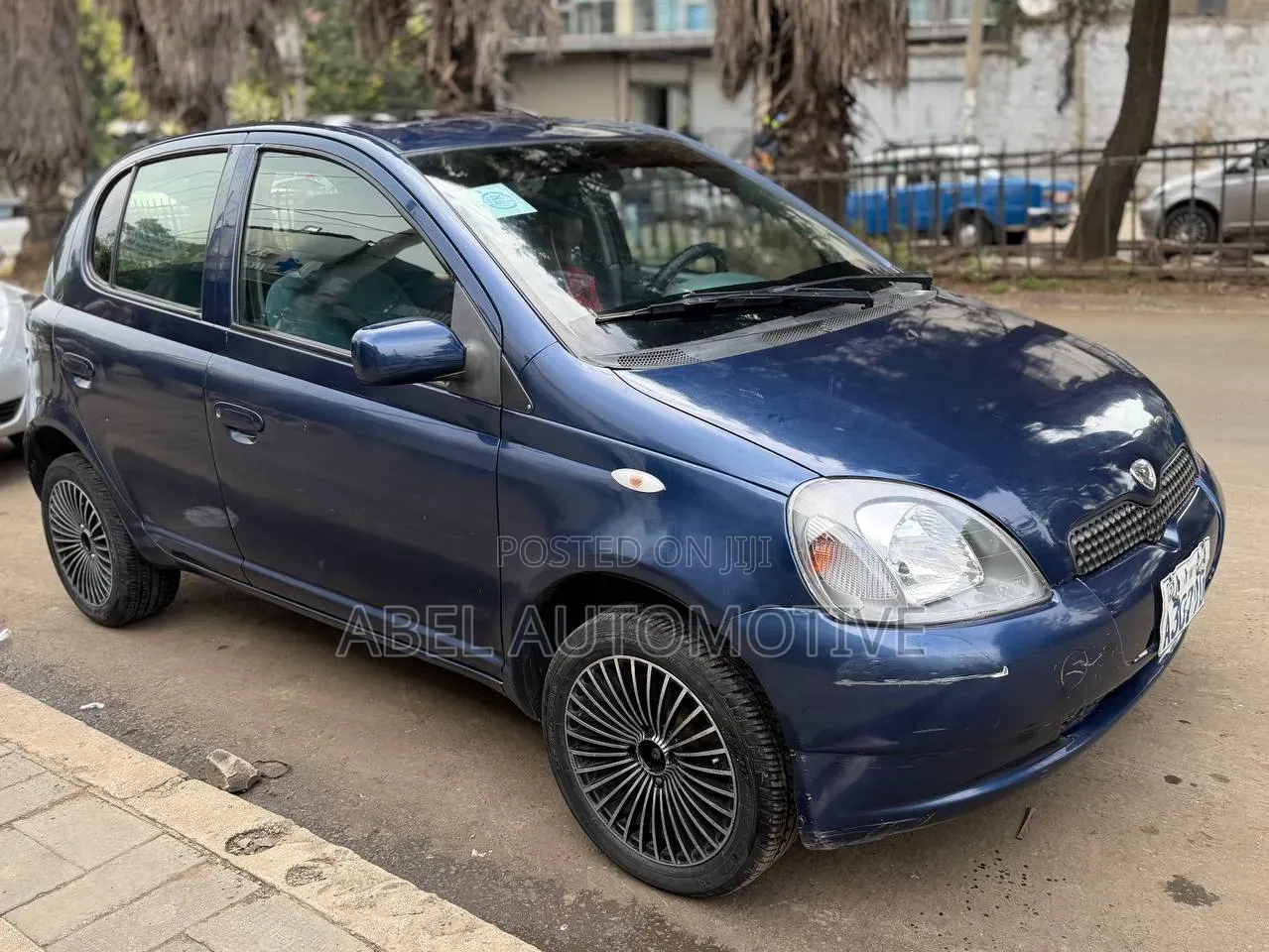 Toyota Vitz 2000 Blue
