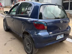 Toyota Vitz 2000 Blue
