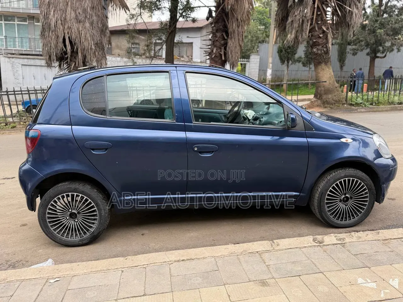 Toyota Vitz 2000 Blue