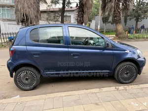 Toyota Vitz 2000 Blue