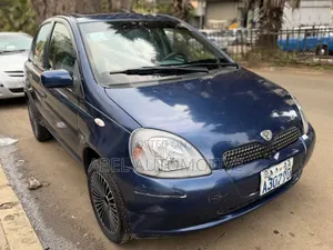 Toyota Vitz 2000 Blue