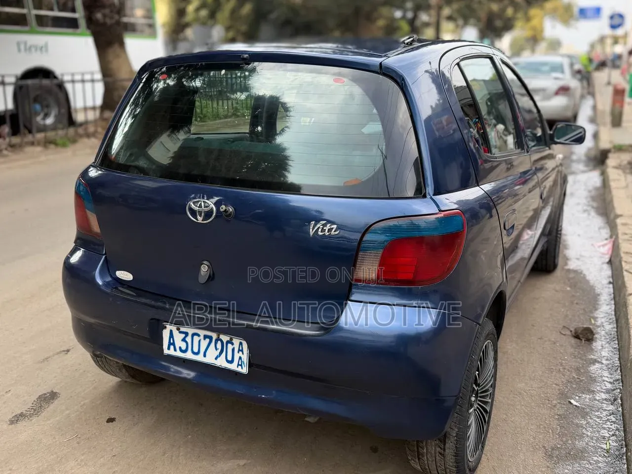 Toyota Vitz 2000 Blue
