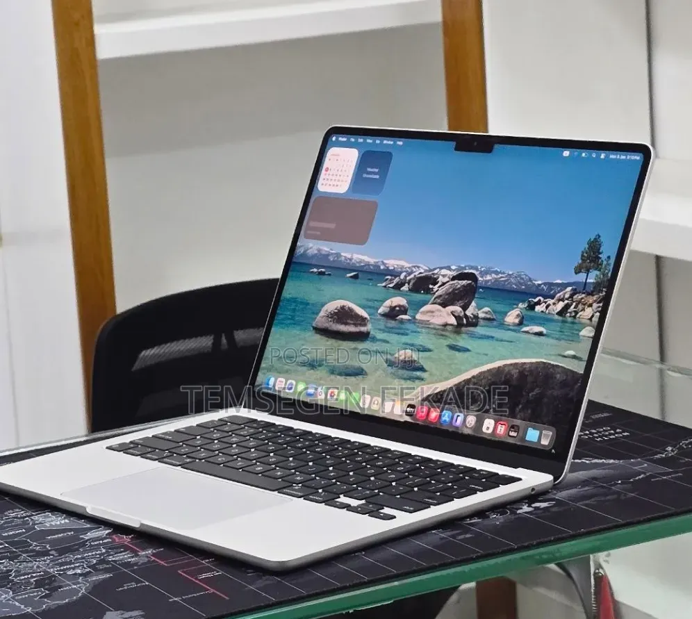 New Laptop Apple MacBook Air 2022 M2 8GB Apple M2 SSD 256GB