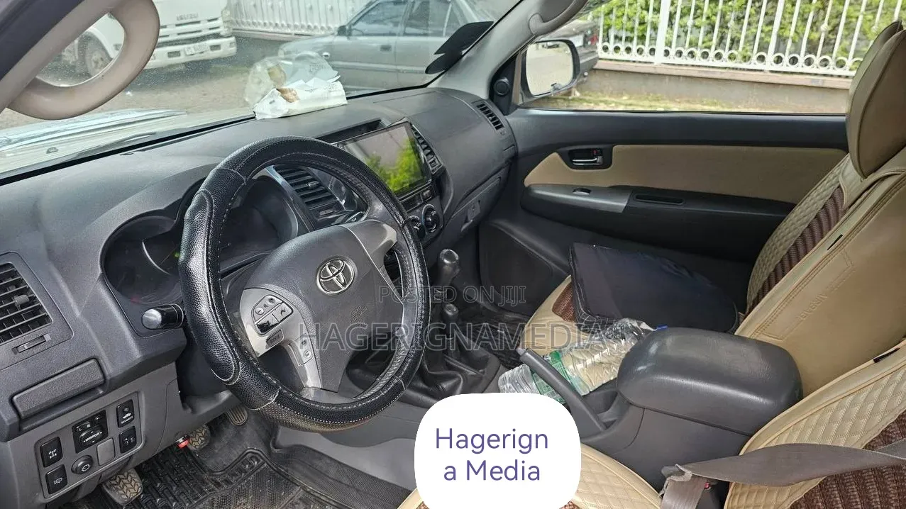 Toyota Hilux 2015 Silver