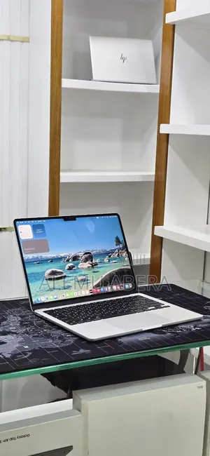 New Laptop Apple MacBook Air 2022 M2 8GB Apple M2 SSD 256GB