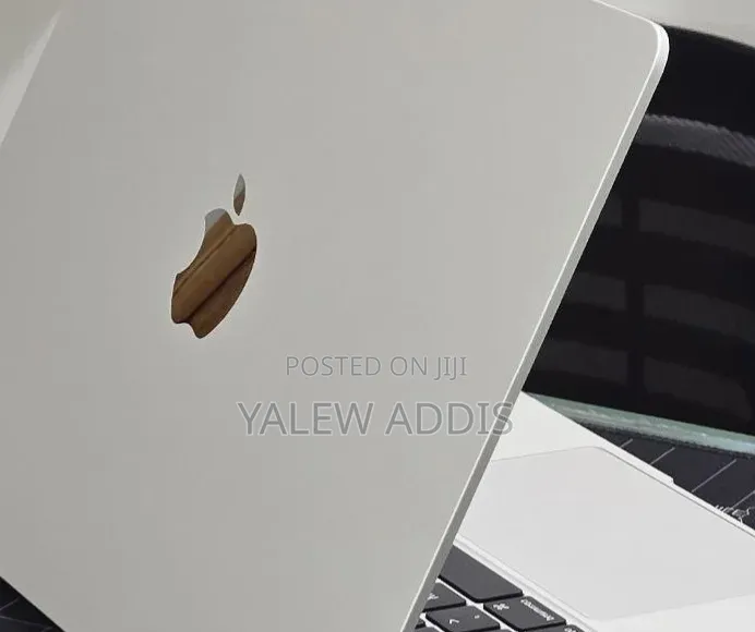 New Laptop Apple MacBook Air 2022 M2 8GB Apple M2 SSD 256GB