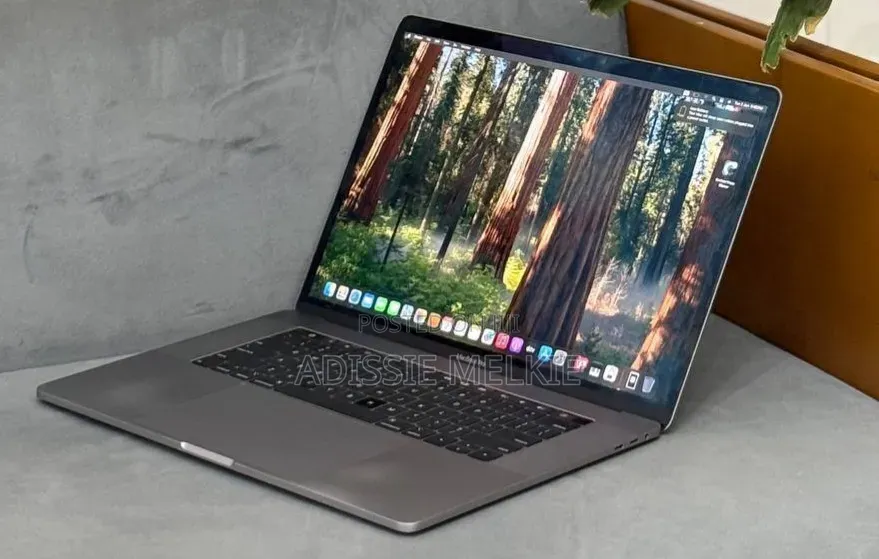 New Laptop Apple MacBook Pro 2018 16GB Intel Core i7 SSD 512GB