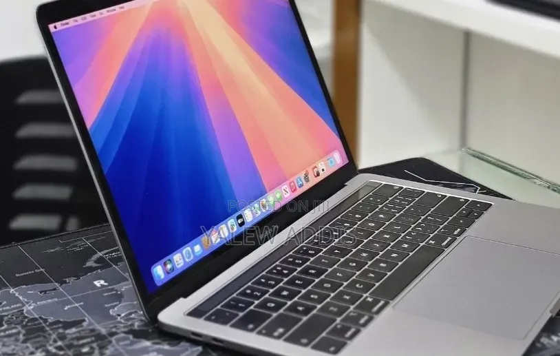 New Laptop Apple MacBook Pro 2019 16GB Intel Core i7 SSD 256GB