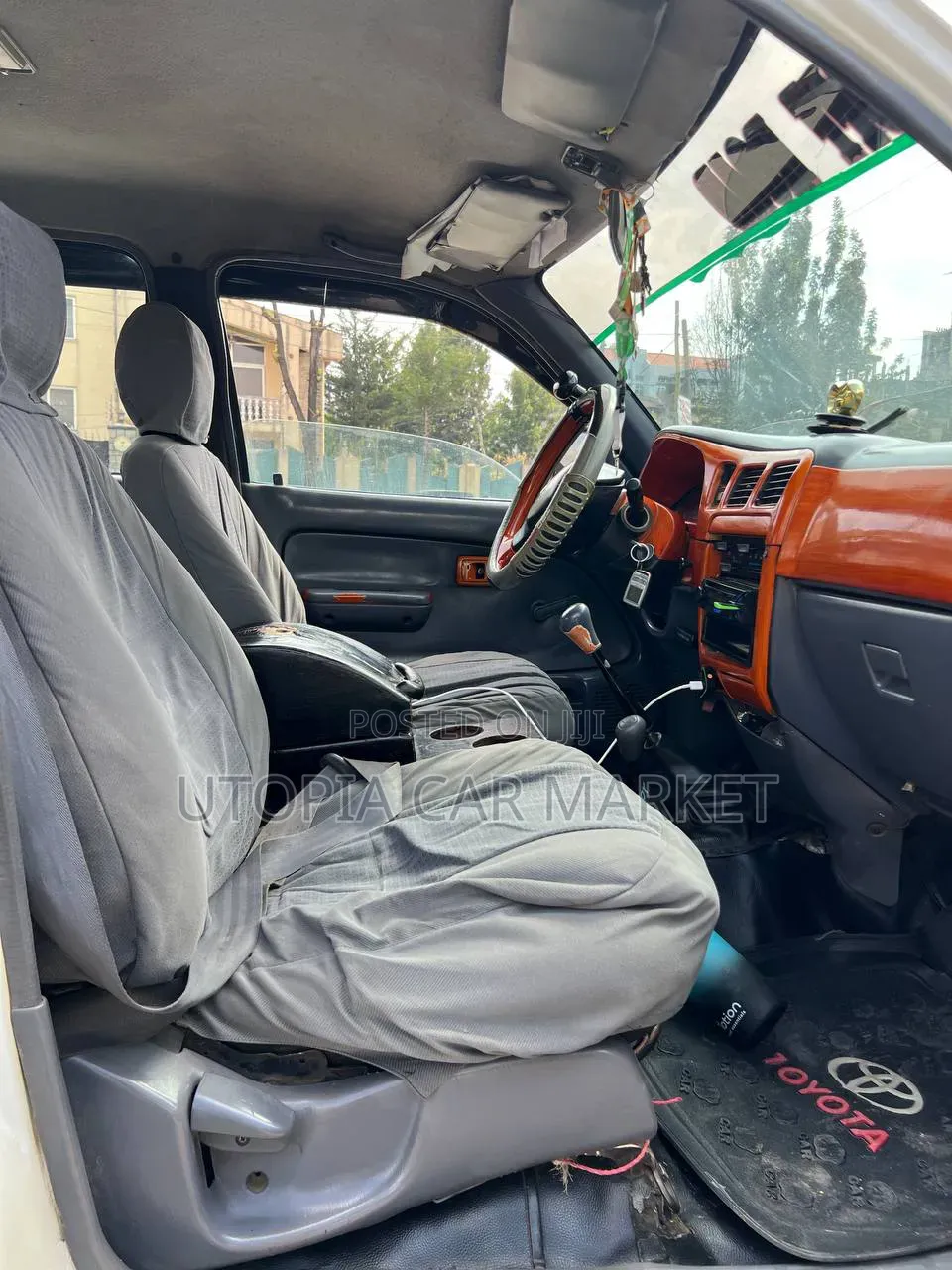 Toyota Hilux 2004 White
