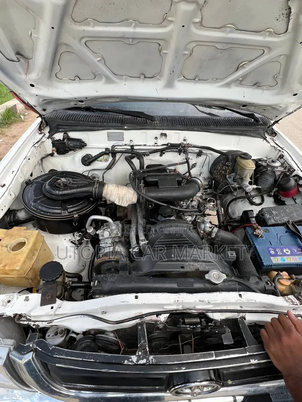 Toyota Hilux 2004 White