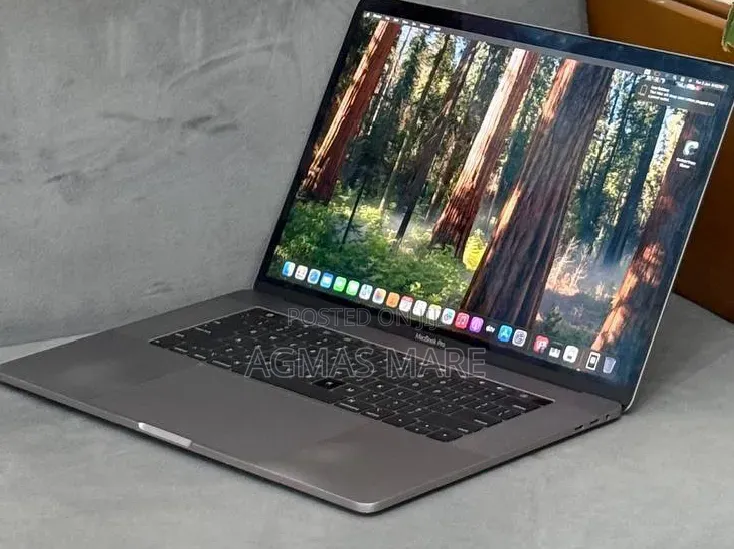 New Laptop Apple MacBook Pro 2018 16GB Intel Core i7 SSD 256GB
