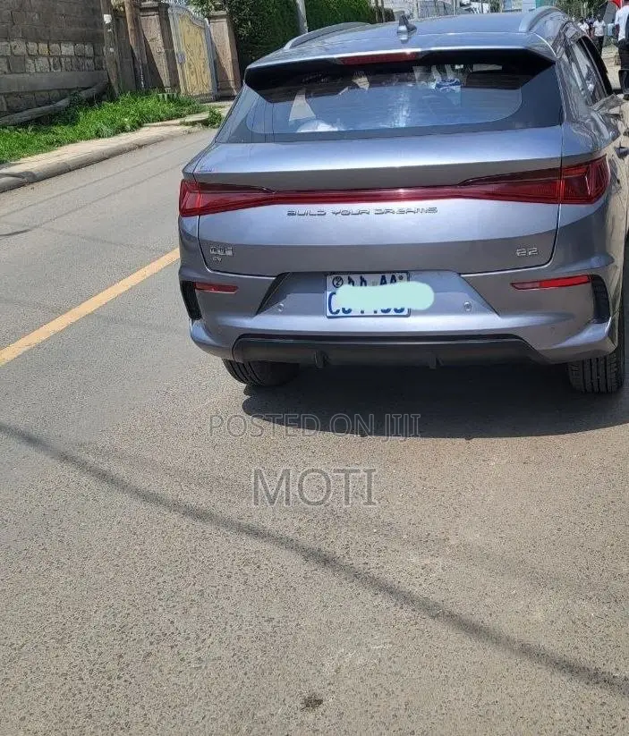 BYD E2 43 kWh 94 hp FWD 2024 Silver