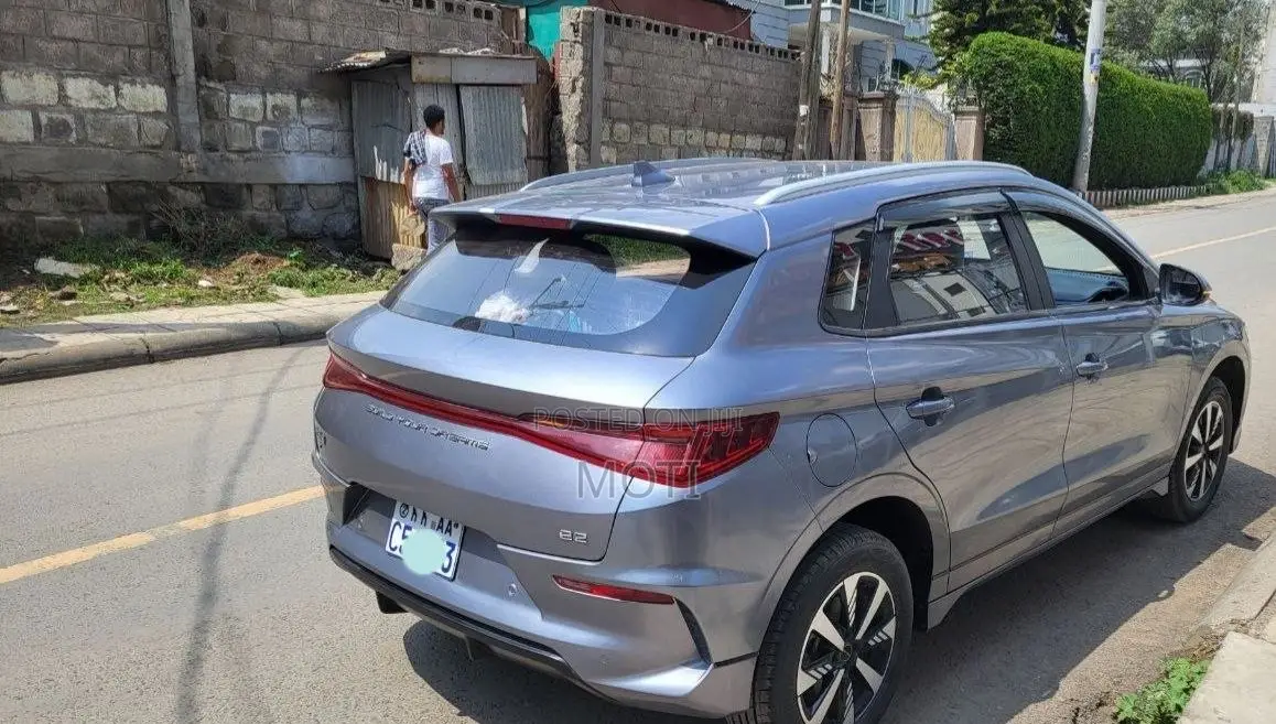 BYD E2 43 kWh 94 hp FWD 2024 Silver