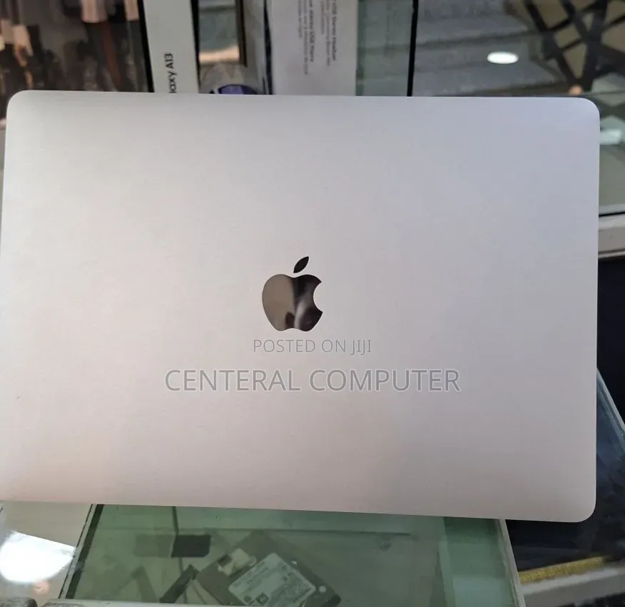 New Laptop Apple MacBook Pro 2022 M2 16GB Apple M2 SSD 512GB