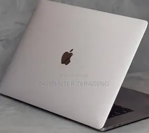 New Laptop Apple MacBook Pro 2018 16GB Intel Core i7 SSD 256GB