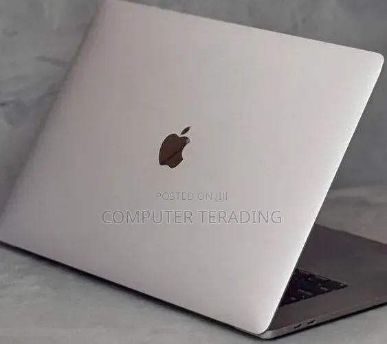 New Laptop Apple MacBook Pro 2018 16GB Intel Core i7 SSD 256GB