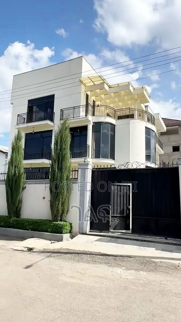8bdrm House in በአስቸኳይ የሚሸጥ ዘመናዊ G+2, Bole for sale