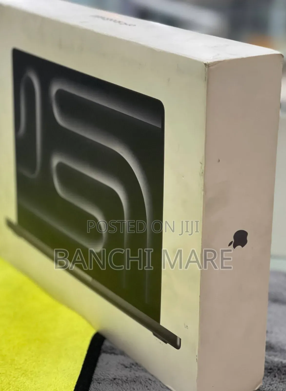 New Laptop Apple MacBook Pro 2025 M5 16GB Apple M5 SSD 512GB