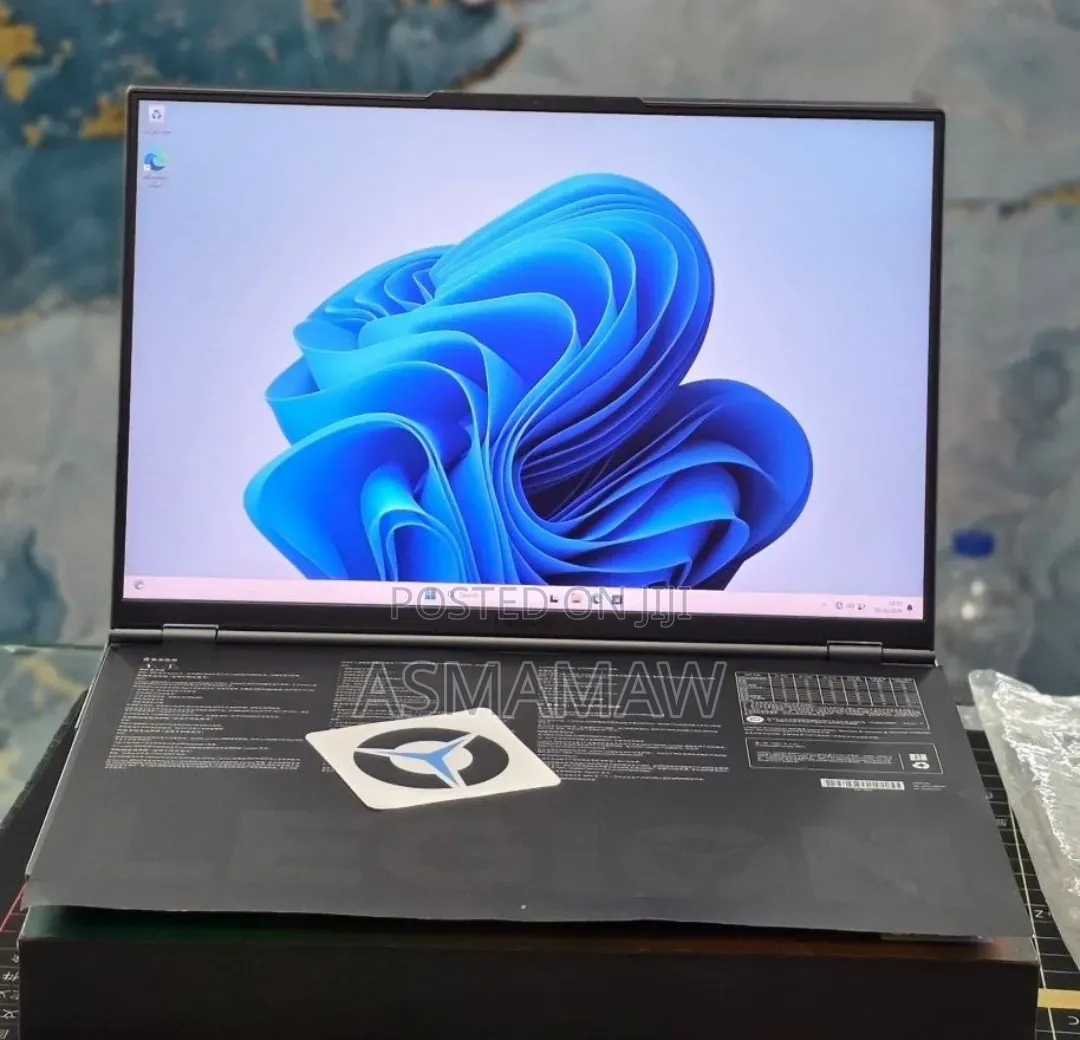 New Laptop Lenovo Legion 9 32GB AMD Ryzen 9 SSD 1T