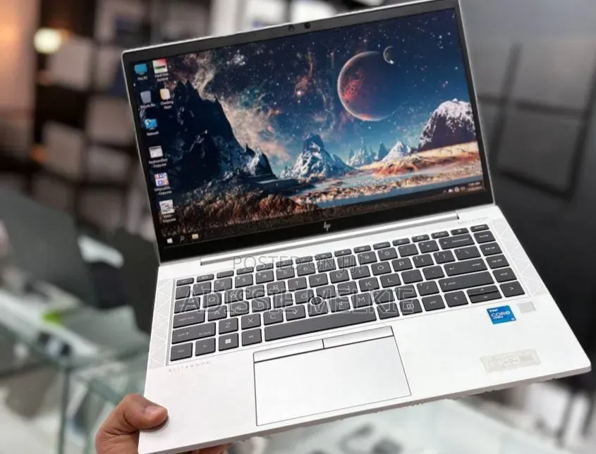 New Laptop HP EliteBook 830 G8 16GB Intel Core i5 SSD 512GB