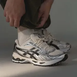 Asics Gel-Kayano 14"Metallic Silver"