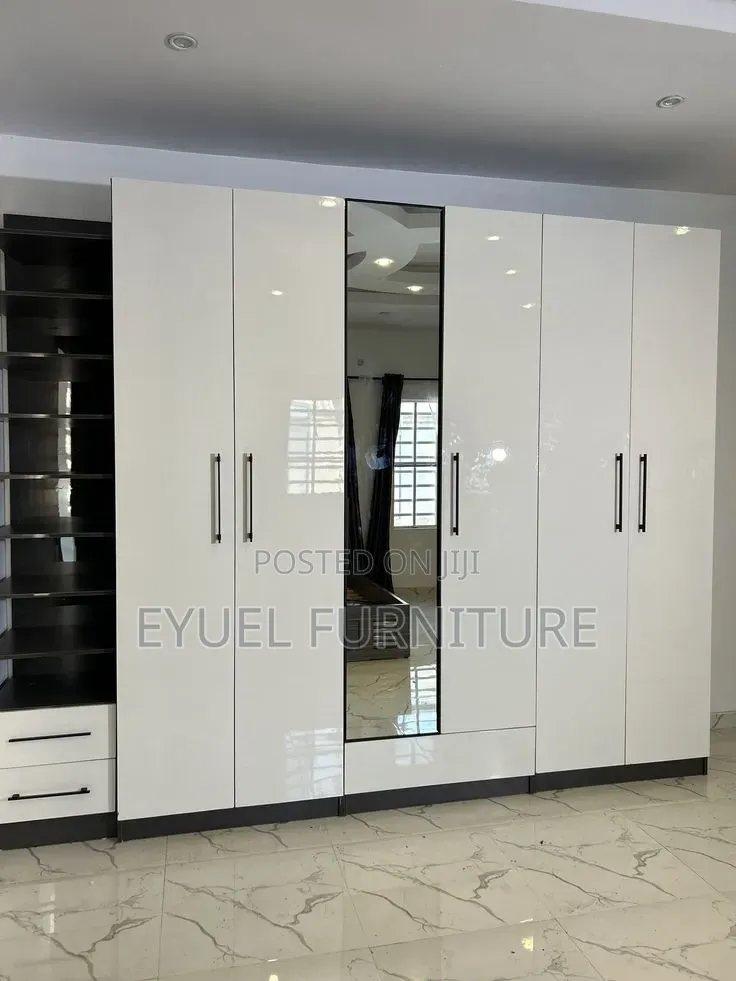 Closet/ቁምሣጥን በፈለጉት አማራጭ እና Designe እንሰራለን