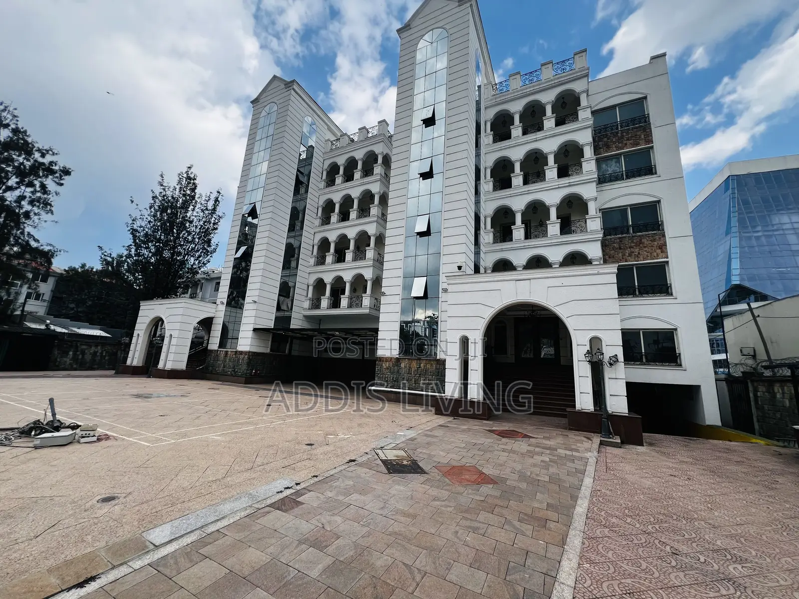 20bdrm Villa in Bole for rent