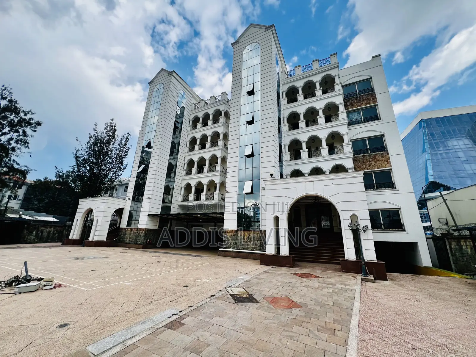 20bdrm Villa in Bole for rent