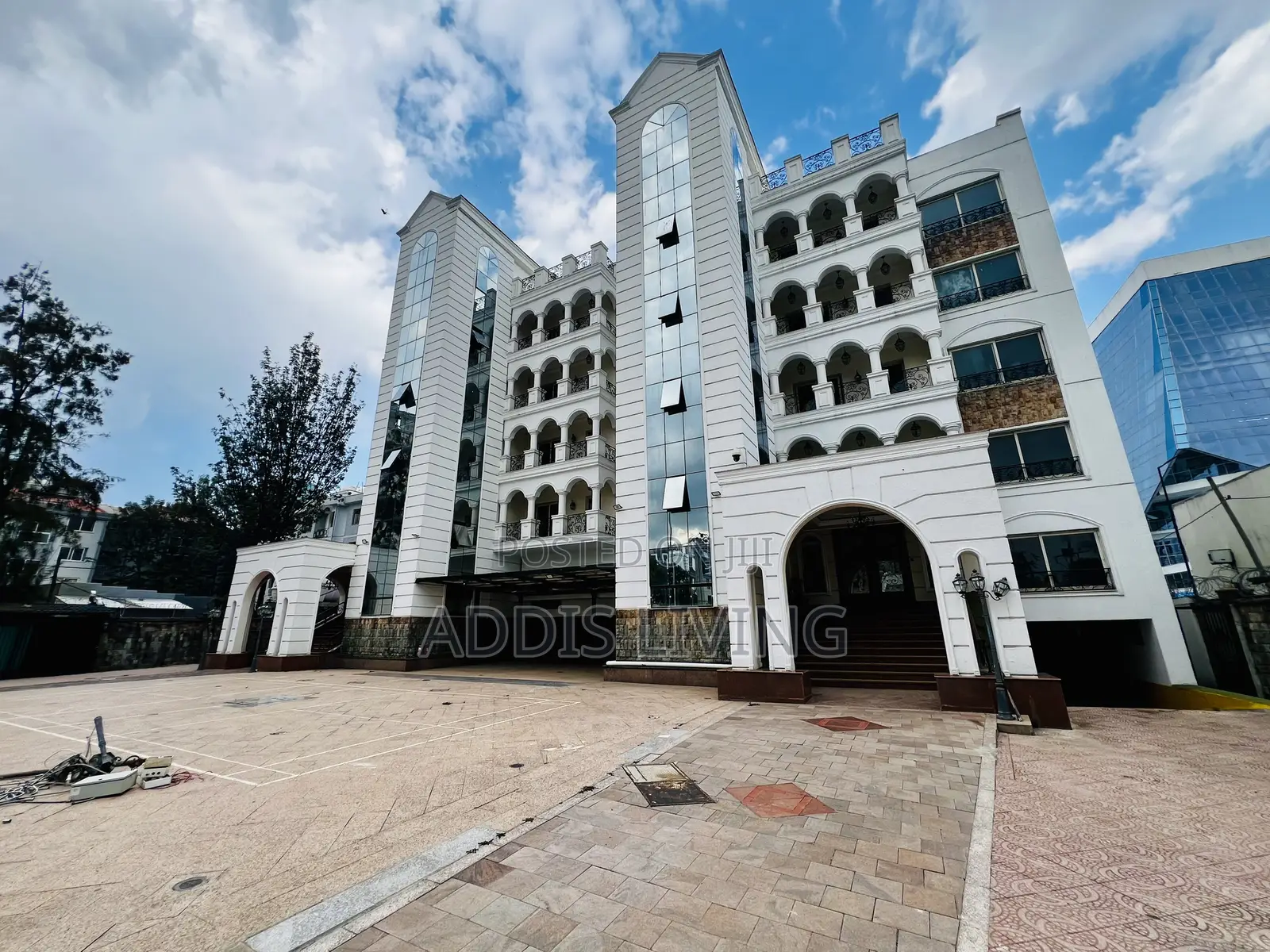 20bdrm Villa in Bole for rent